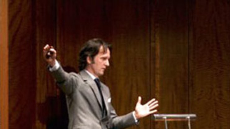 Редчайшая почтовая марка XIX века продана на аукционе Sotheby’s более чем за 9 млн. долларов