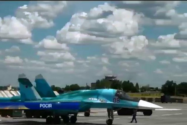 Росія стягує до кордонів з Україною винищувачі Су-34 (відео)