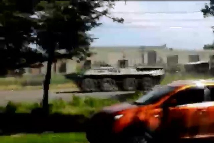 Армия успешно отбила атаку на аэропорт Луганска: пострадавших нет