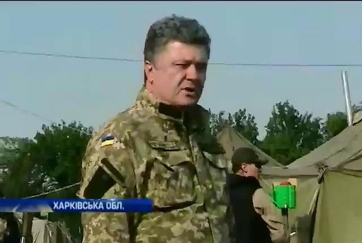 Порошенко завітав до табора біженців з Донбасу (відео)