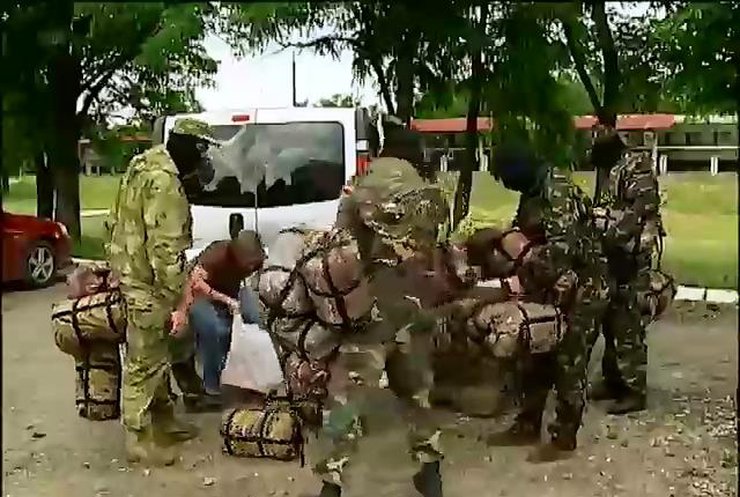 Через бюрократію професійні військові працюють на кухні (відео)