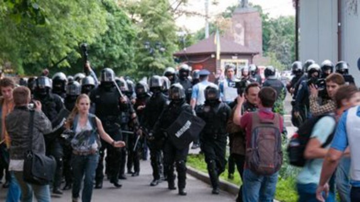 Власти Харькова: евромайдановцы сами виноваты, что были избиты милицией (фото)