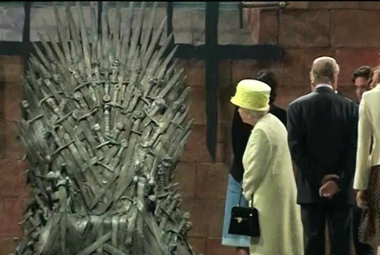 Королева Великобритании посетила музей сериала "Игры престолов"