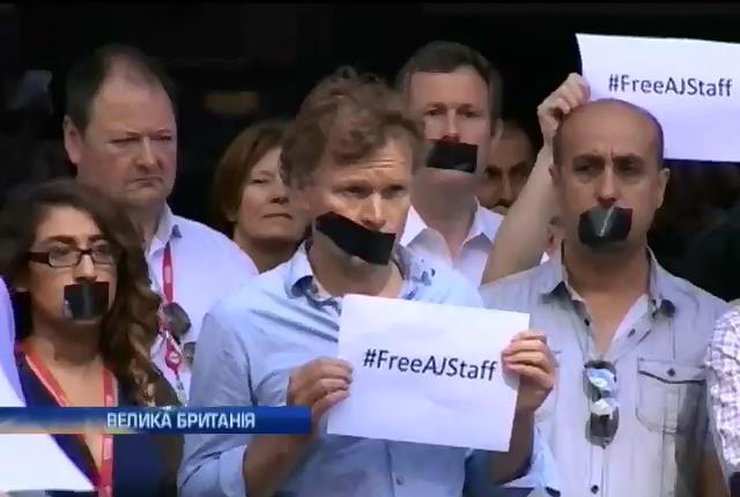 Журналісти BBC мовчки протестують проти 7-річного арешту колег у Єгипті (відео)