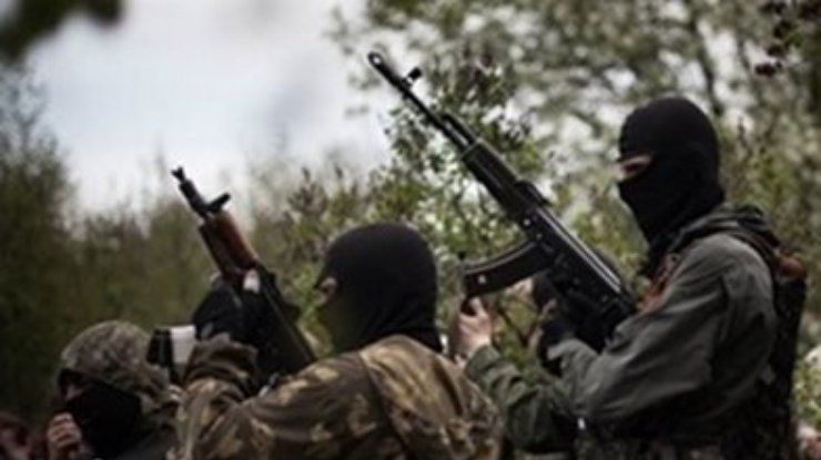 Террористы в Донецке три часа штурмуют воинскую часть (видео)