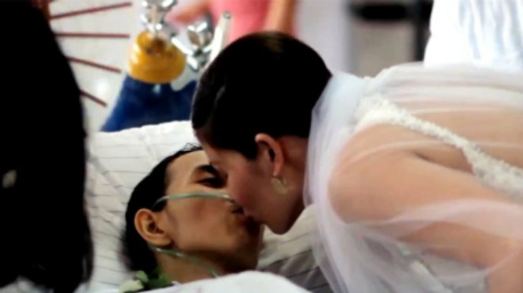 Больной раком филиппинец сыграл свадьбу за 10 часов до смерти (видео)