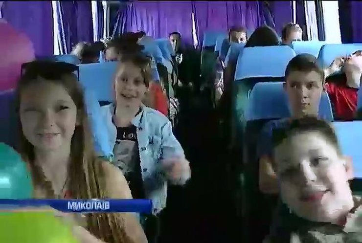 До Миколаєва евакуювали 60 дітей з Луганської області (відео)