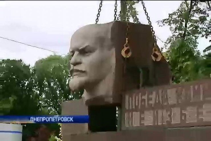 Днепропетровцы готовы отдать снесенного Ленина Симоненко домой (видео)