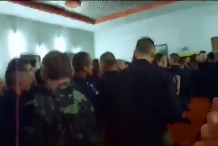 Бойцы захваченной в Донецке части отказались принимать присягу ДНР