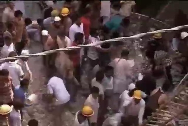 11 людей загинуло внаслідок обвалу чотириповерхівки в Нью-Делі