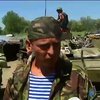 В последние часы перемирия убитых солдат вывозят в мешках (видео)