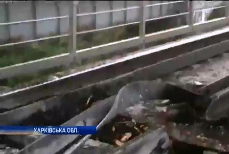На Харьківщині потяг ледь не зійшов з рейок через взрив колії