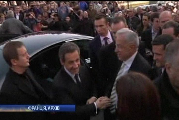 Світ у кадрі: Екс-президента Франції допитують у справі про корупцію