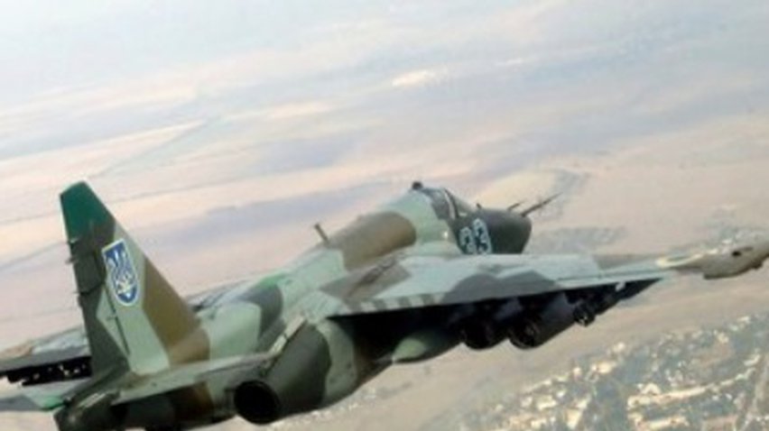 Терористи обстріляли український військовий літак СУ-25 (відео)