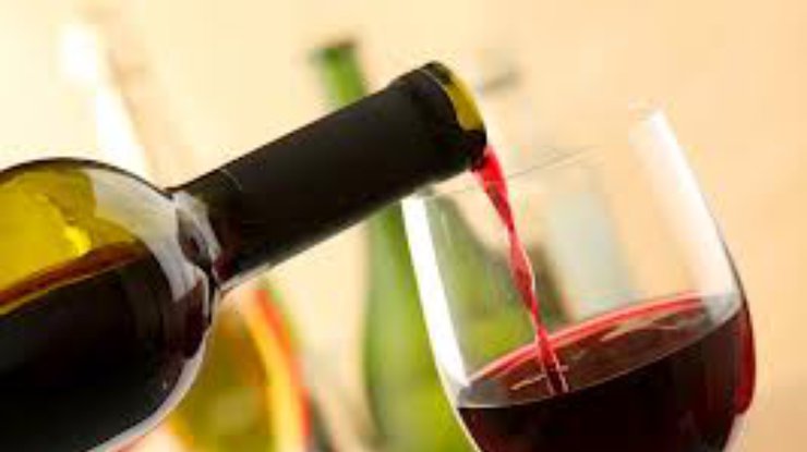 Красное вино защитит от инфаркта