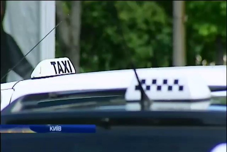 До аеропорту у Борисполі пересічних таксистів не пускають (відео)
