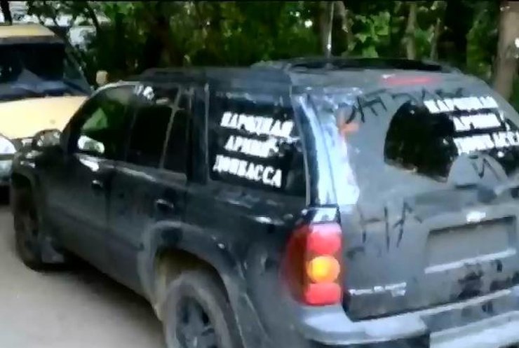 В Москве заметили два автомобиля ДНР, груженых касками и бронежилетами