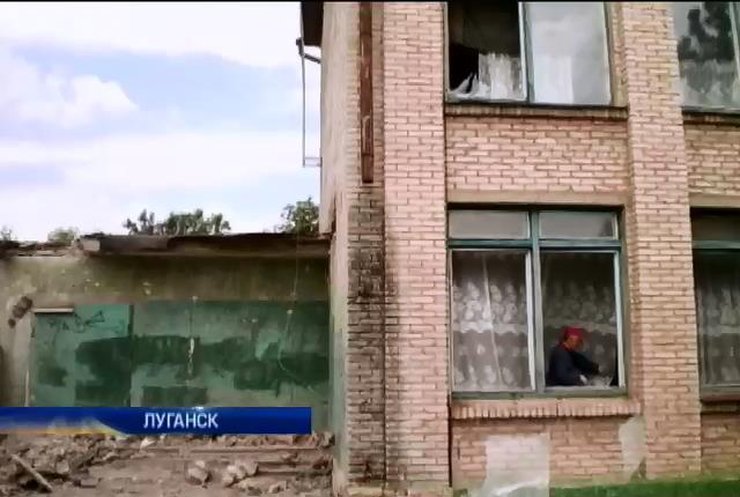 Террористы разрушили школу в Луганске выстрелом и ПЗРК, - Филимоненко