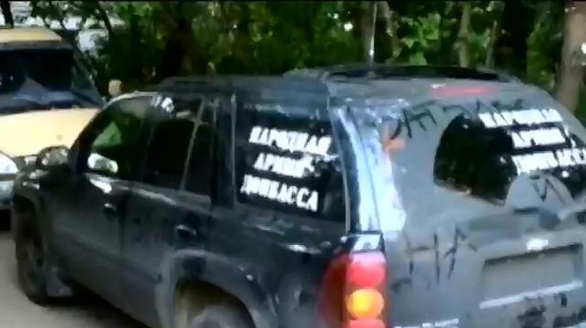 В Москве заметили два автомобиля ДНР, груженых касками и бронежилетами