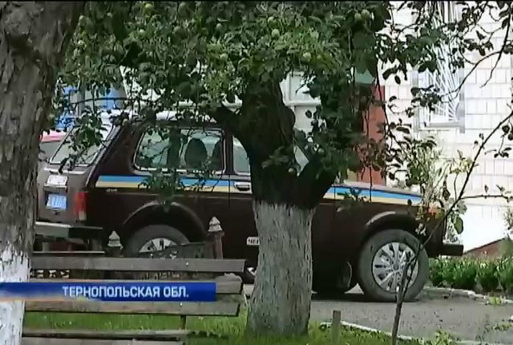 Мать изнасилованной в Тернопольской области школьницы уговаривают забрать заявление
