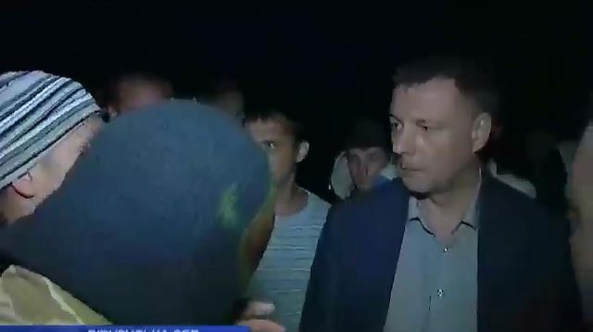 Копачі бурштину перекрили трасу на Рівненщині, протестуючи проти незаконного видобутку
