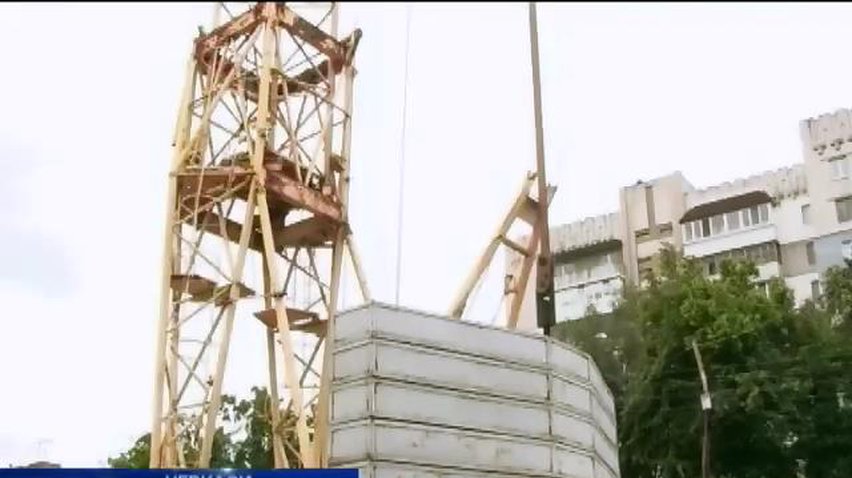 Будівельний кран загрожує падінням мешканцям приватного сектору Черкас (відео)