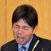 Японського чиновника довели до істерики через звинувачення у корупції (відео)
