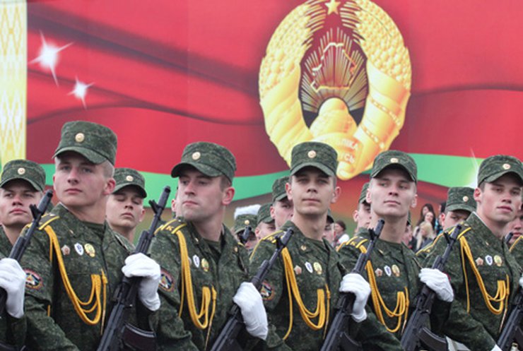 Білорусь відзначила День незалежності масштабним військовим парадом (відео)