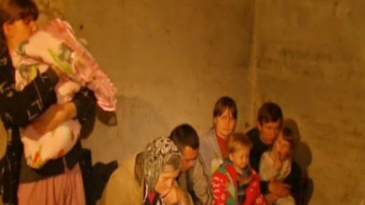 Бой за Николаевку: армия спасла 150 женщин и детей из подвала в Доме культуры (фото)