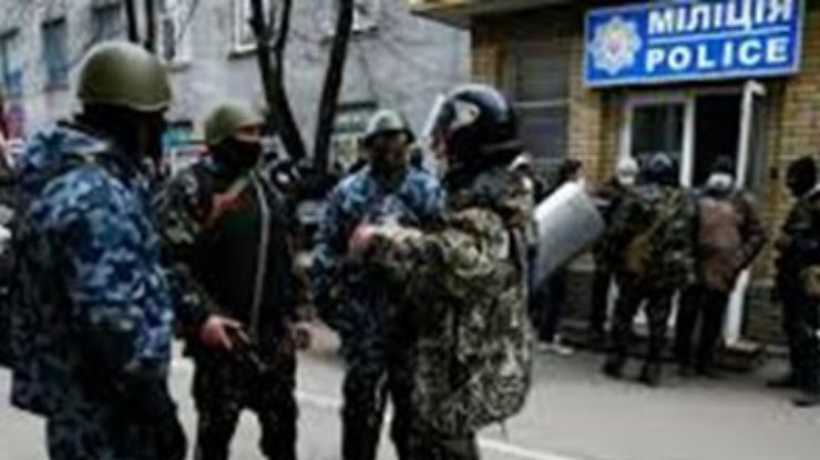 МВД проверит каждого милиционера Славянска на сотрудничество с боевиками
