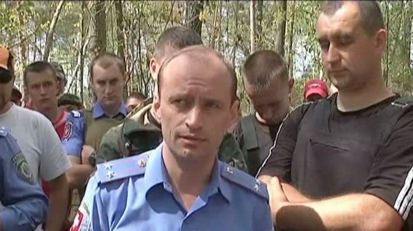На Ривненщине десятки вооруженных милиционеров "крышуют" незаконную добычу янтаря