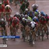 Уболівальники мало не зірвали "Тур де Франс" через гонитву за селфі (відео)