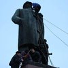 В Украине за сутки снесли второй памятник Ленину