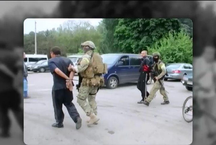 У Слов'янську містяни здали українським військовим двох терористів
