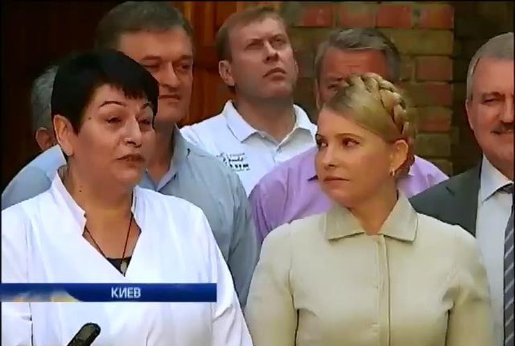 Юлия Тимошенко сдала кровь для раненых военных (видео)