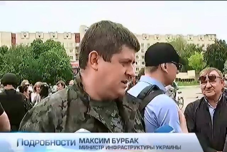 В освобожденном Славянске радуются украинской армии (видео)