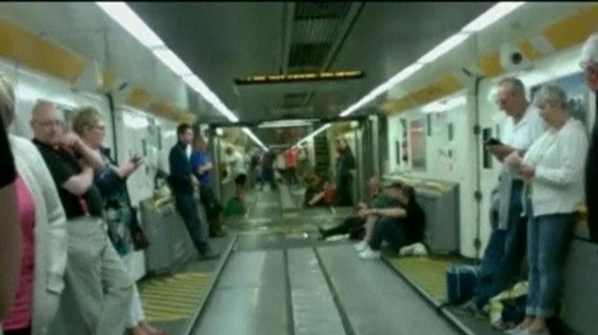 Під час евакуації у тунелі під Ла-Маншем пасажири фотографувались для соціальніх мереж