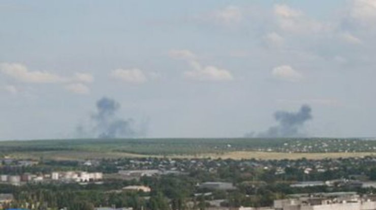 Аэропорт Луганска обстреливают из Града и танков: горит газопровод (фото)