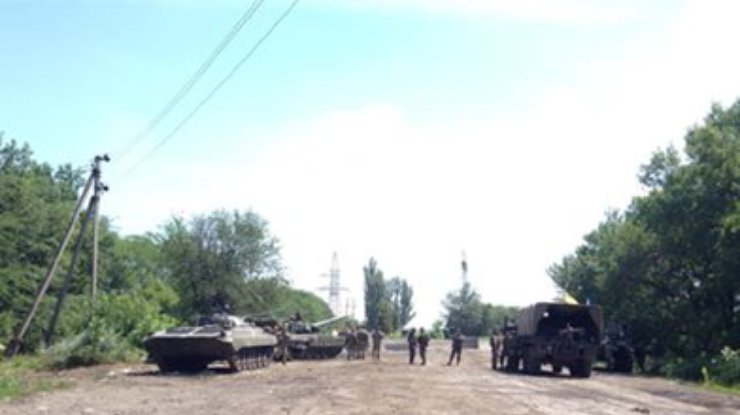Террористы напали на колонну военных под Курахово: один погибший (фото)