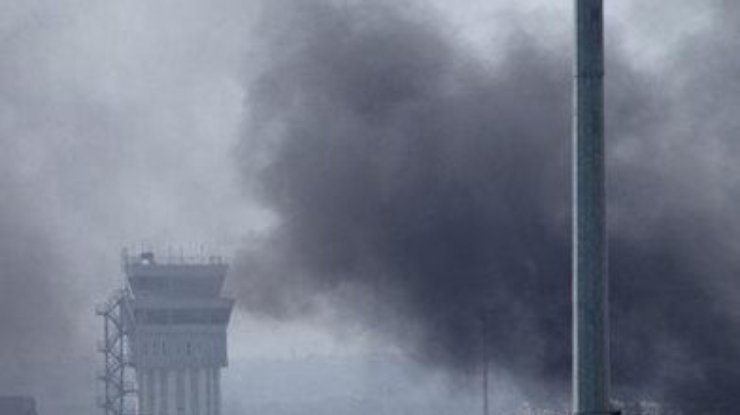 Террористы на бронетехнике штурмуют аэропорт Донецка (онлайн, фото, видео)