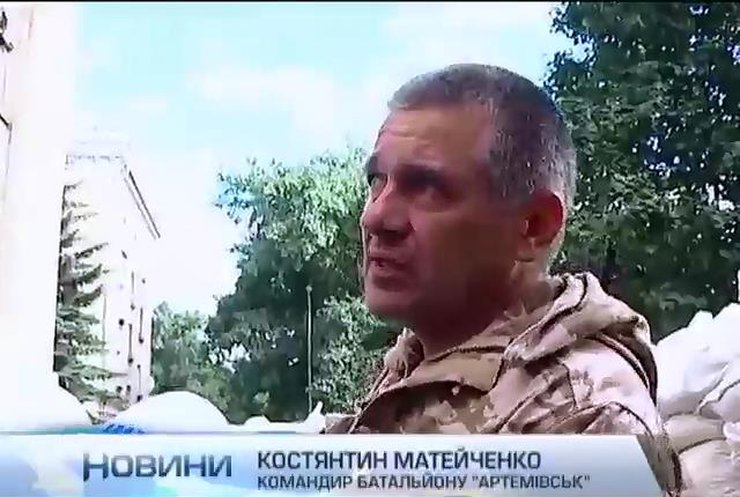 Силовики відбили атаку на адміністрацію Артемівська