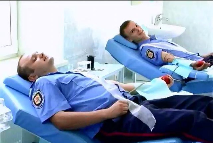Міліціонери Полтави здали кров для поранених військових (відео)