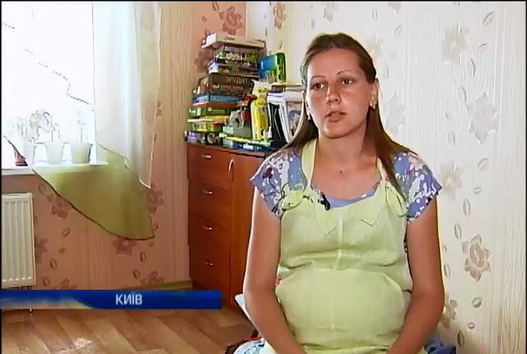 Столичні пологові будинки приймають вагітних жінок зі Сходу (відео)