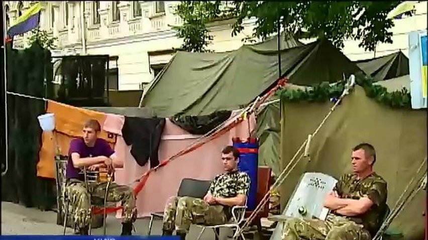 Активісти Майдану вимагають від влади надати їм холодильники та печі (відео)