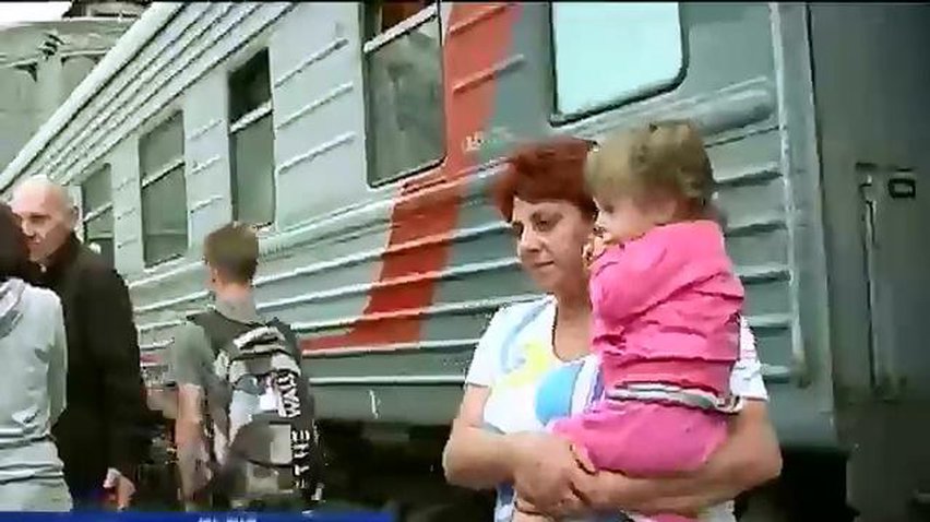 Сім'ї Донбасу тікають від війни до Львова