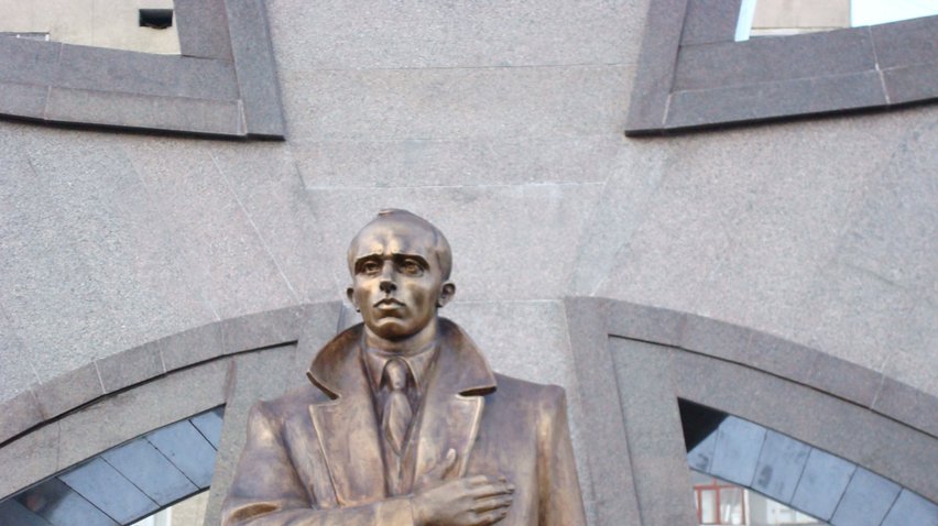 "Свобода" требует от Президента срочно вернуть Шухевичу и Бандере звания героев