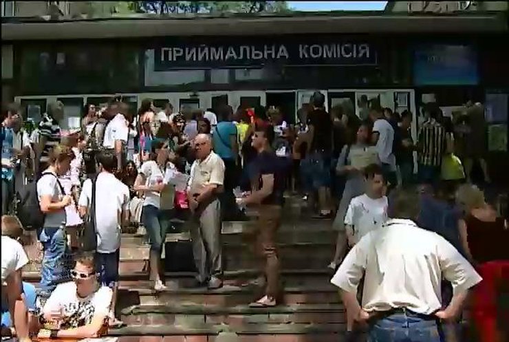 Вузы начали прием документов от абитуриентов