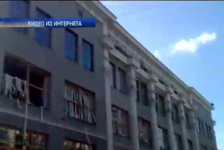 Взрывом в Центральном универмаге Донецка повыбивало окна