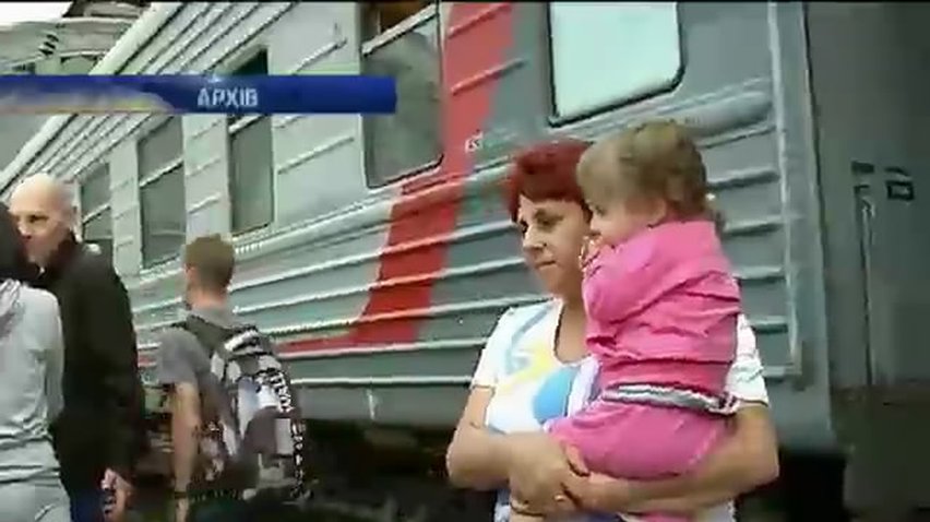 На Львівщині автобус розчавив авто з трьома людьми