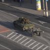 По Луганску движется колонна военной техники с флагами России и "Градами" (фото, видео)